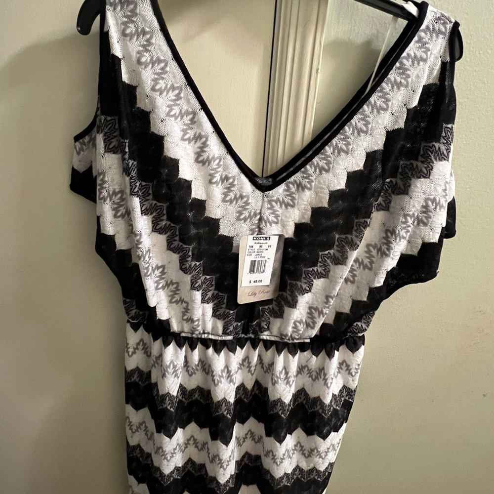 NWT lily Rose cold shoulder dress